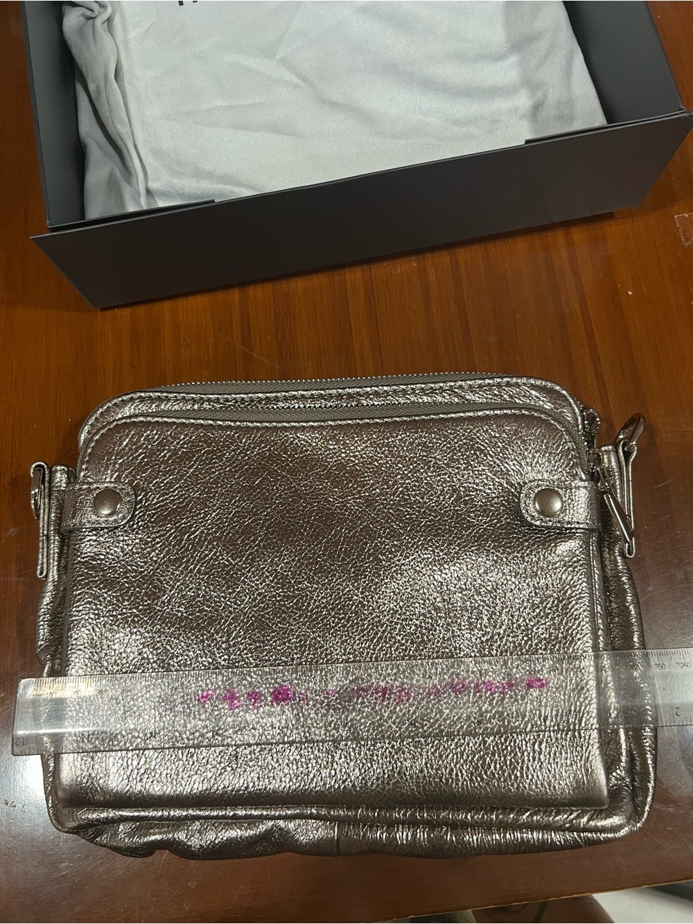 Minooy Metallic Silver Crossbody Clutch